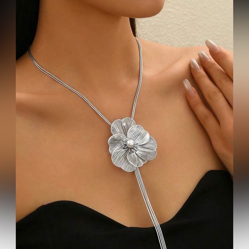 Silver Floral Lariat Necklace A1732